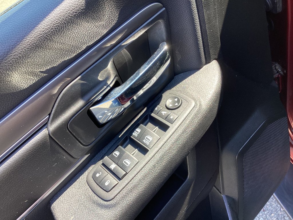 Ram 1500 CLASSIC WARLOCK 2022 à Saint John, Nouveau-Brunswick - 11 - w1024h768px