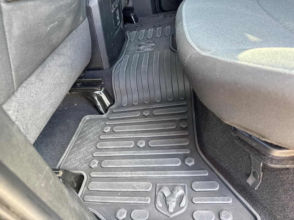 Ram 1500 Classic Express 2023 à Sussex, Nouveau-Brunswick - 34 - w1024h768px