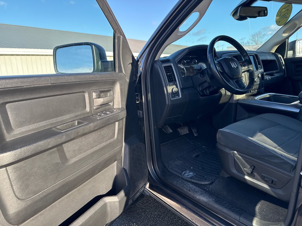 Ram 1500 Classic Express 2023 à Sussex, Nouveau-Brunswick - 14 - w1024h768px