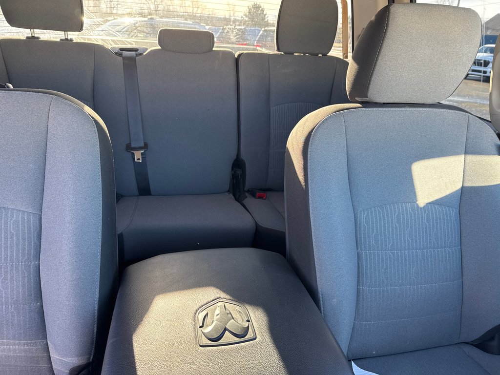 Ram 1500 Classic Express 2023 à Sussex, Nouveau-Brunswick - 32 - w1024h768px