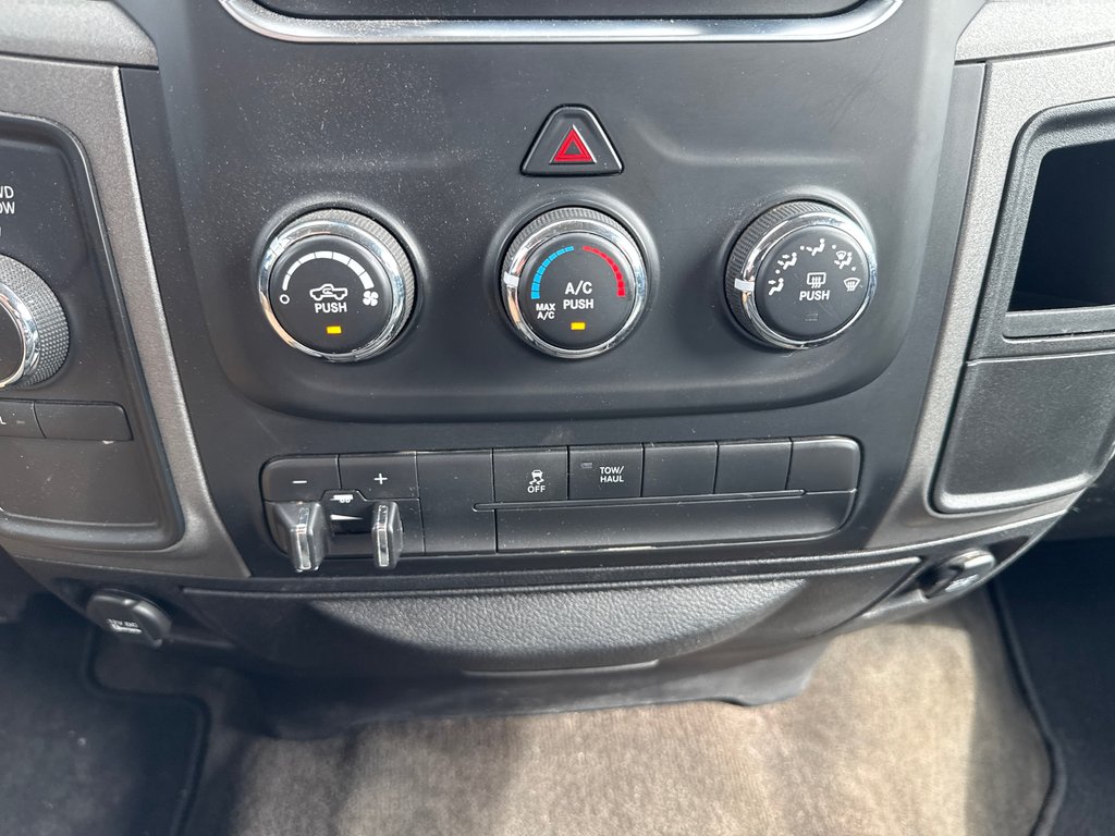 2015 Ram 1500 CLASSIC ST in Sussex, New Brunswick - 23 - w1024h768px