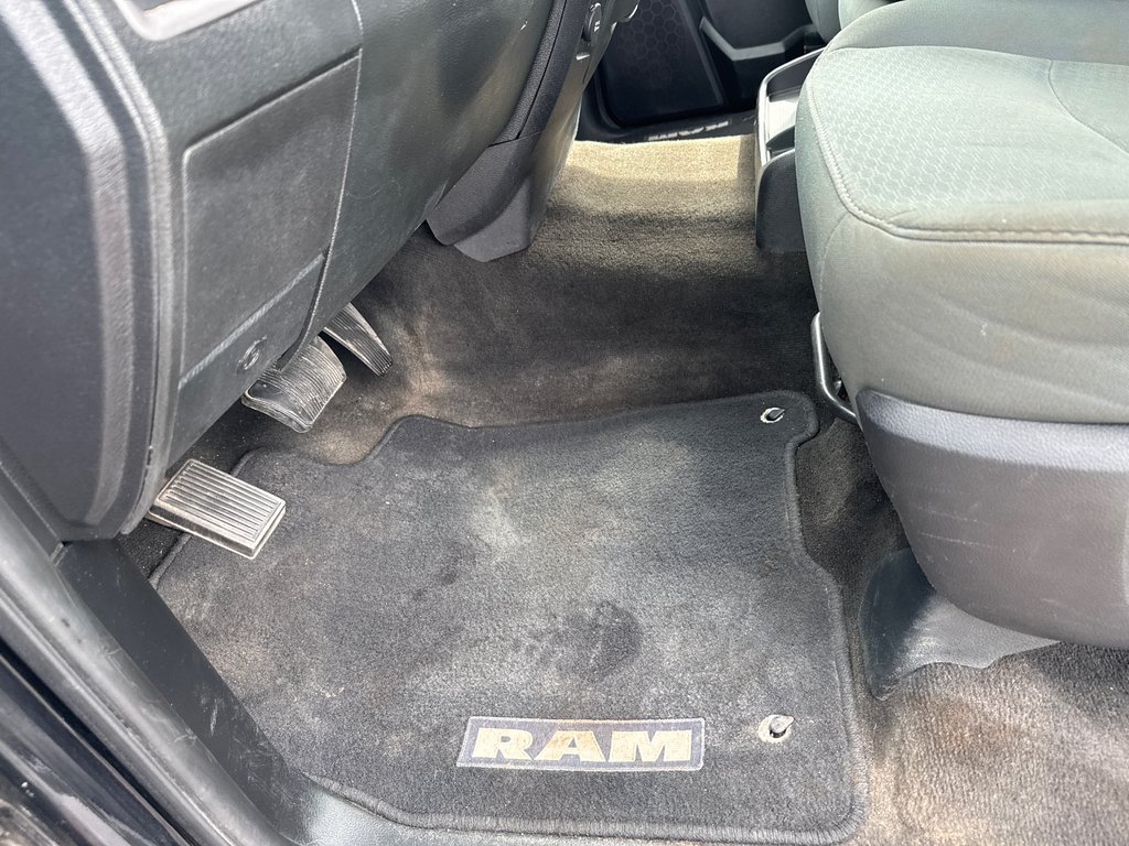 2015 Ram 1500 CLASSIC ST in Sussex, New Brunswick - 14 - w1024h768px