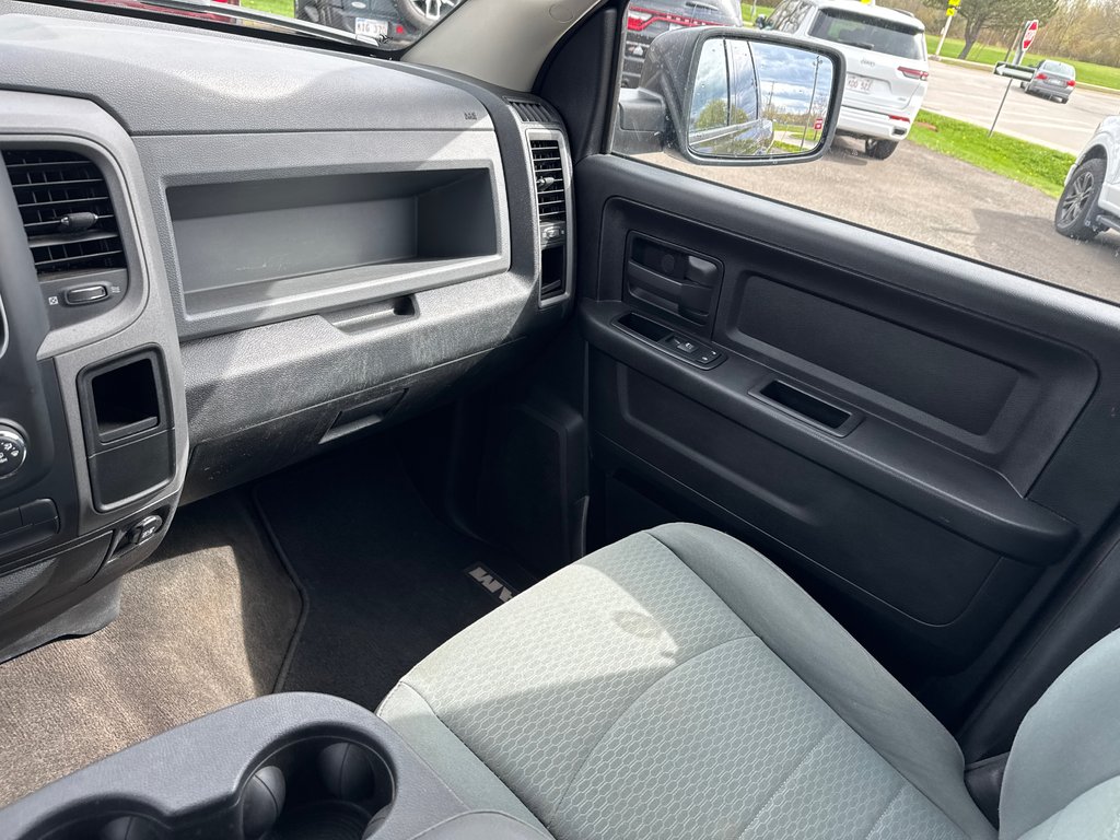 2015 Ram 1500 CLASSIC ST in Sussex, New Brunswick - 25 - w1024h768px