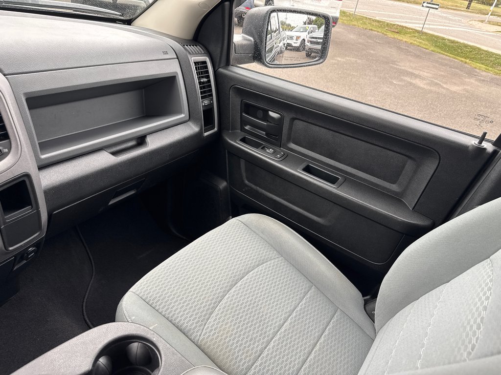 2017 Ram 1500 STX in Sussex, New Brunswick - 25 - w1024h768px