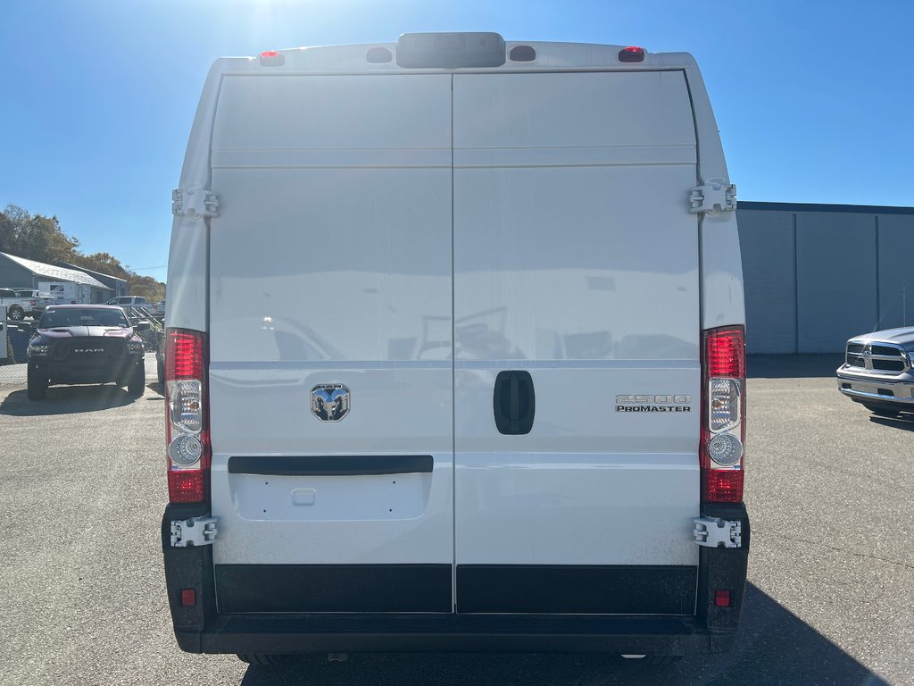 2025  PROMASTER CARGO VAN 2500 TRADESMAN W/ PASS SEAT in Saint John, New Brunswick - 5 - w1024h768px