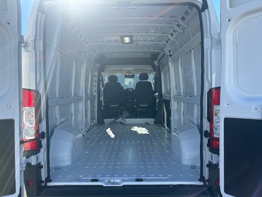 2025  PROMASTER CARGO VAN 2500 TRADESMAN W/ PASS SEAT in Saint John, New Brunswick - 6 - w1024h768px