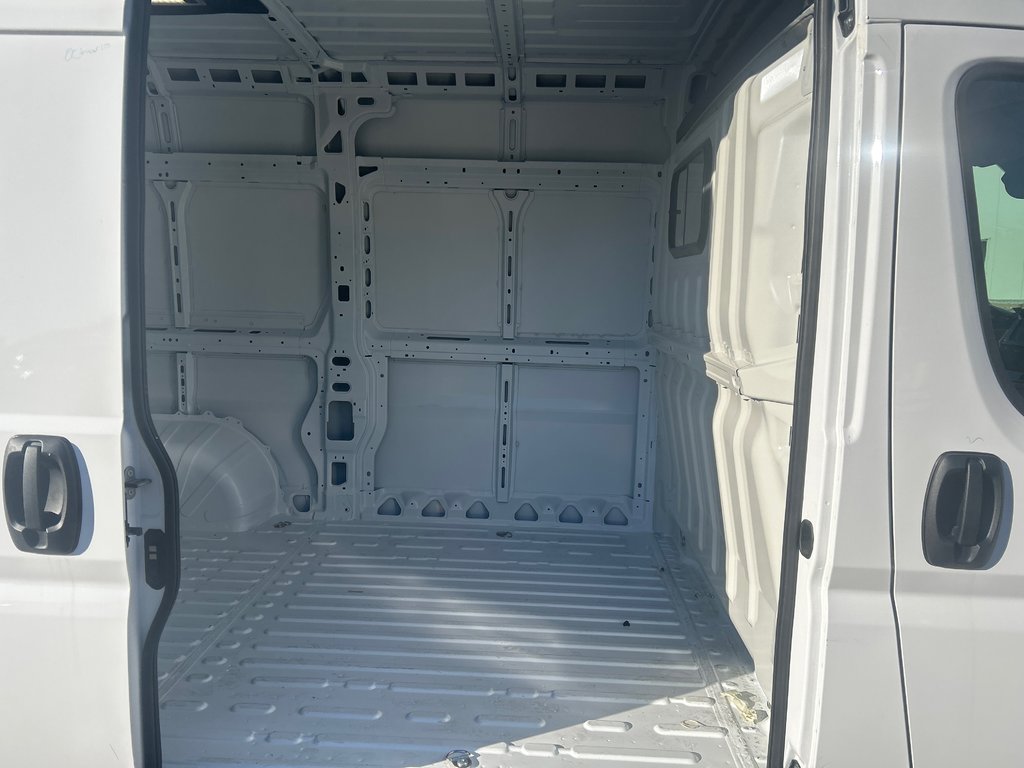 2025  PROMASTER CARGO VAN 2500 TRADESMAN W/ PASS SEAT in Saint John, New Brunswick - 5 - w1024h768px