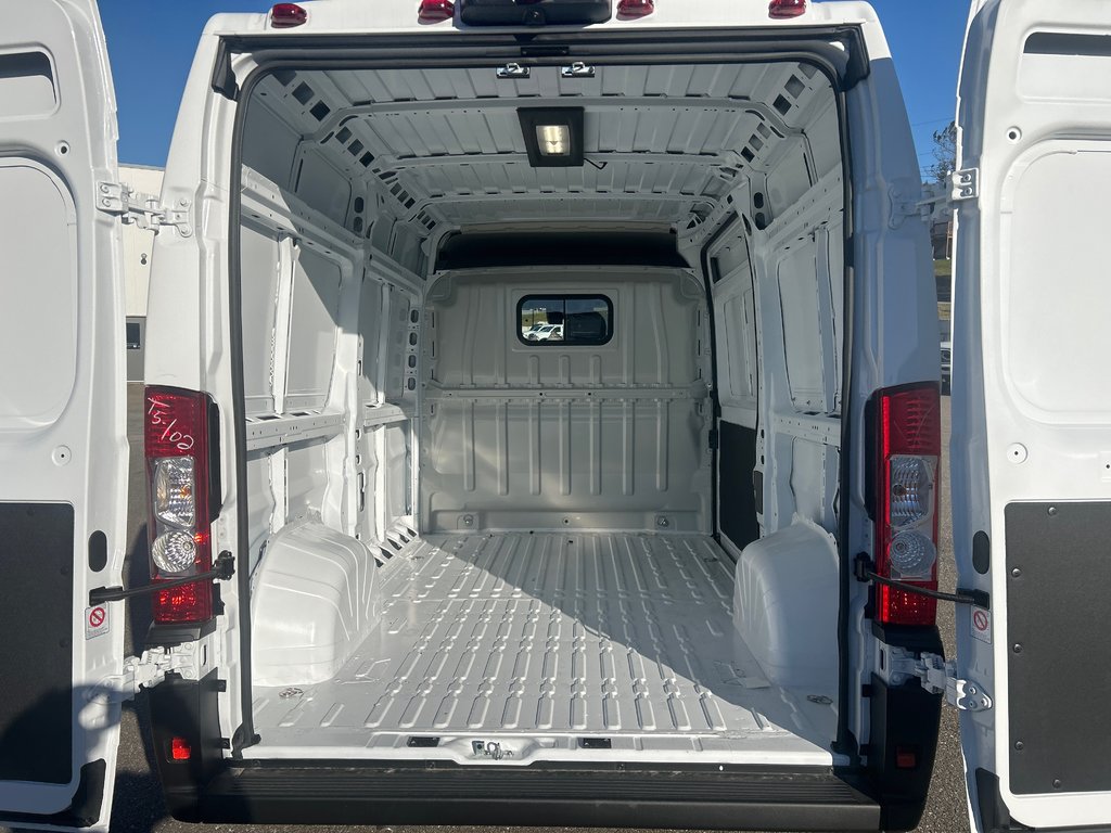 2025  PROMASTER CARGO VAN 2500 TRADESMAN W/ PASS SEAT in Saint John, New Brunswick - 7 - w1024h768px