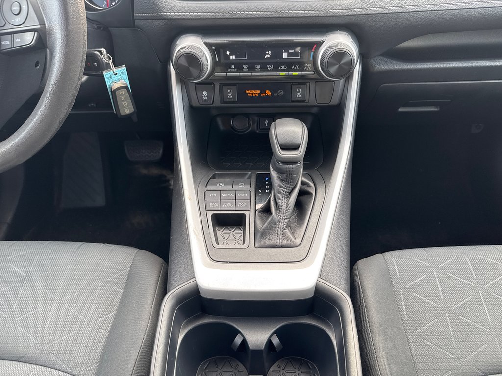 2020 Toyota RAV4 LE in Sussex, New Brunswick - 20 - w1024h768px