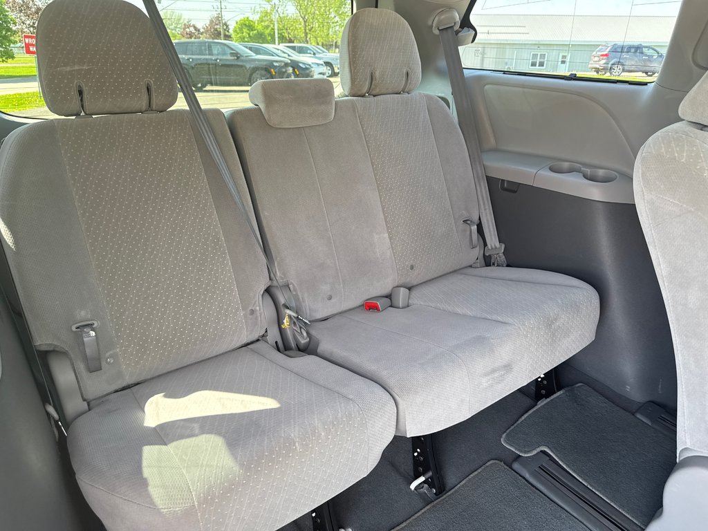2019 Toyota Sienna AWD LE in Sussex, New Brunswick - 32 - w1024h768px