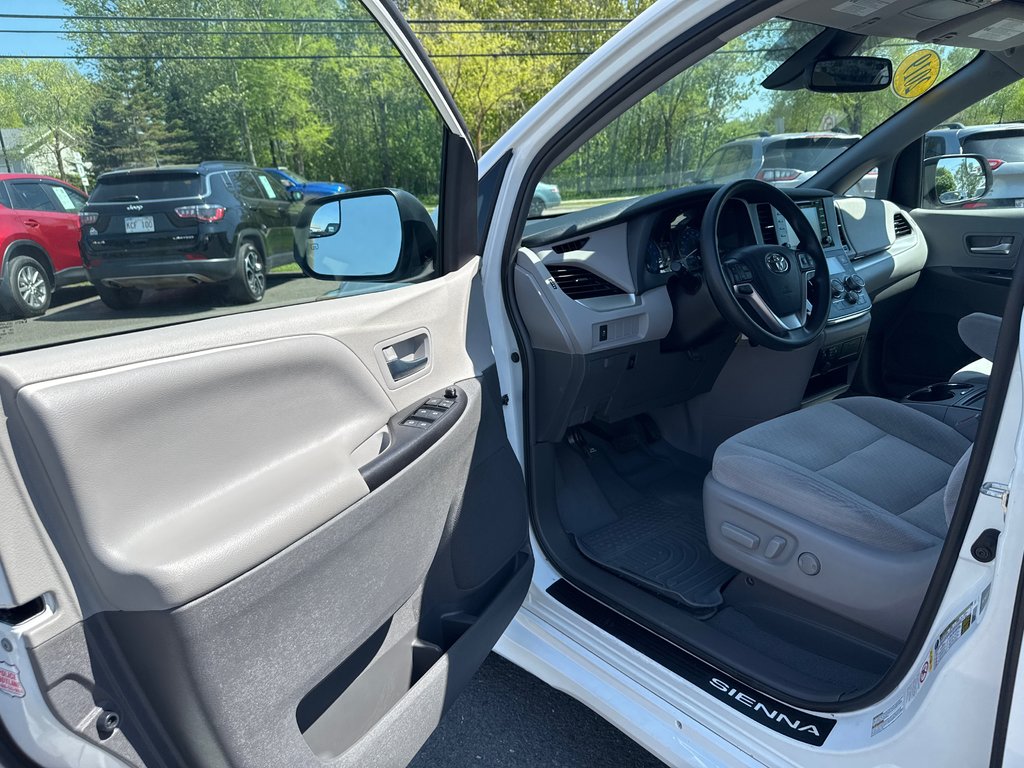 2019 Toyota Sienna AWD LE in Sussex, New Brunswick - 11 - w1024h768px