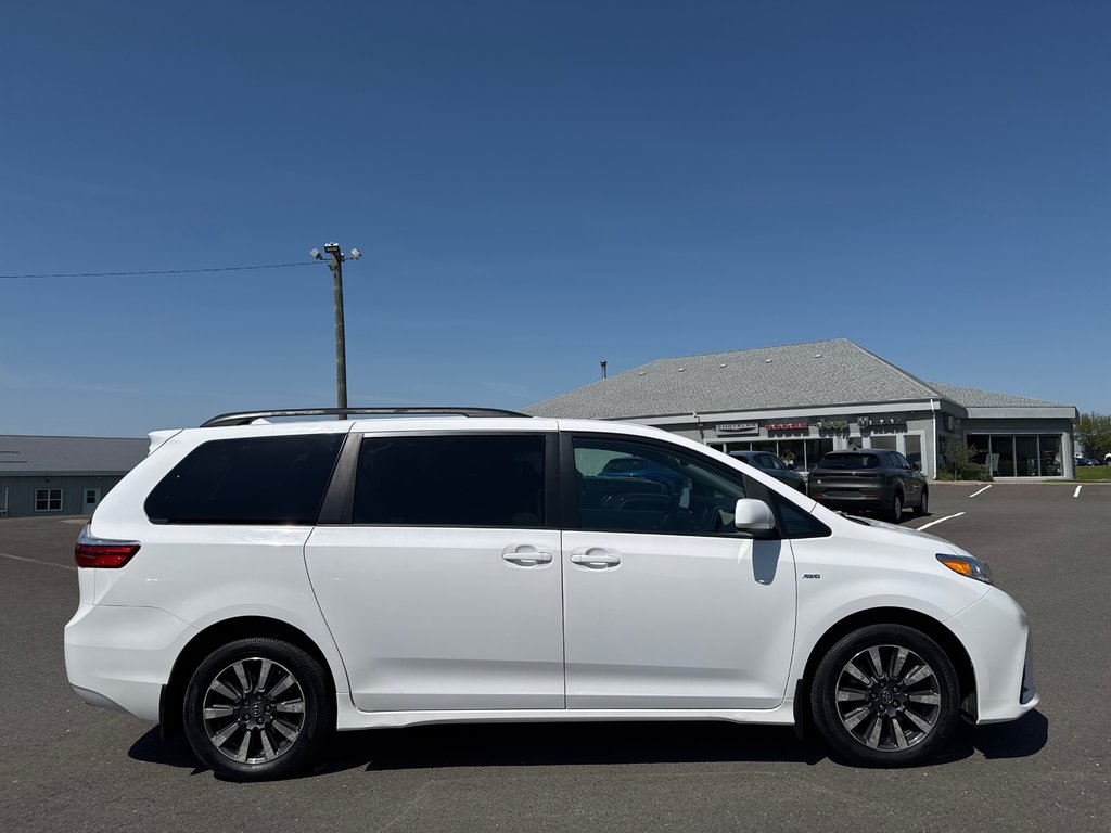 2019 Toyota Sienna AWD LE in Sussex, New Brunswick - 8 - w1024h768px