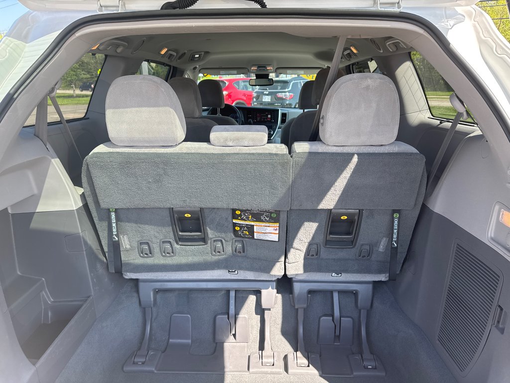 2019 Toyota Sienna AWD LE in Sussex, New Brunswick - 33 - w1024h768px
