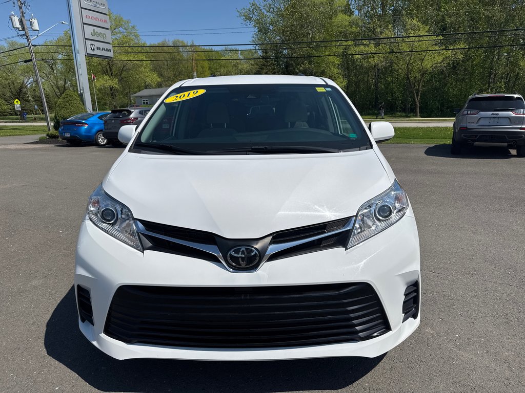 2019 Toyota Sienna AWD LE in Sussex, New Brunswick - 10 - w1024h768px