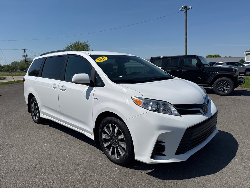 2019 Toyota Sienna AWD LE in Sussex, New Brunswick - 9 - w1024h768px