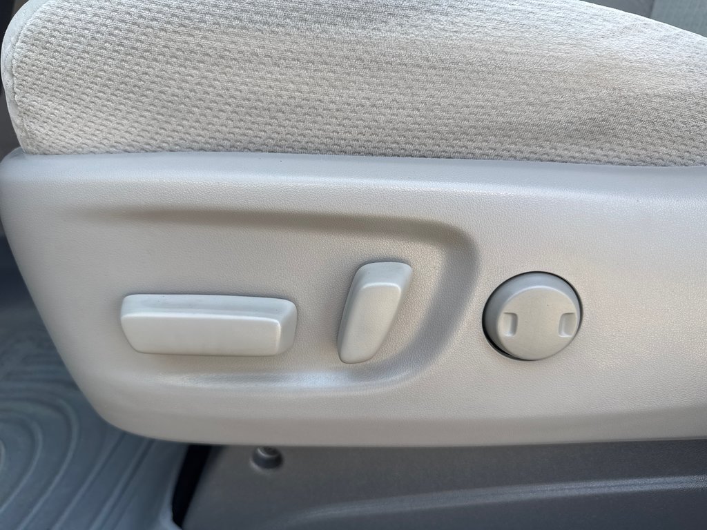 2019 Toyota Sienna AWD LE in Sussex, New Brunswick - 13 - w1024h768px
