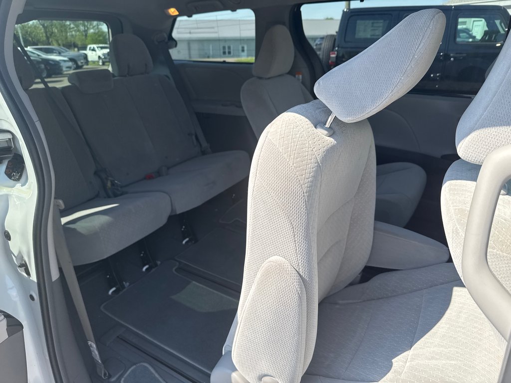 2019 Toyota Sienna AWD LE in Sussex, New Brunswick - 31 - w1024h768px