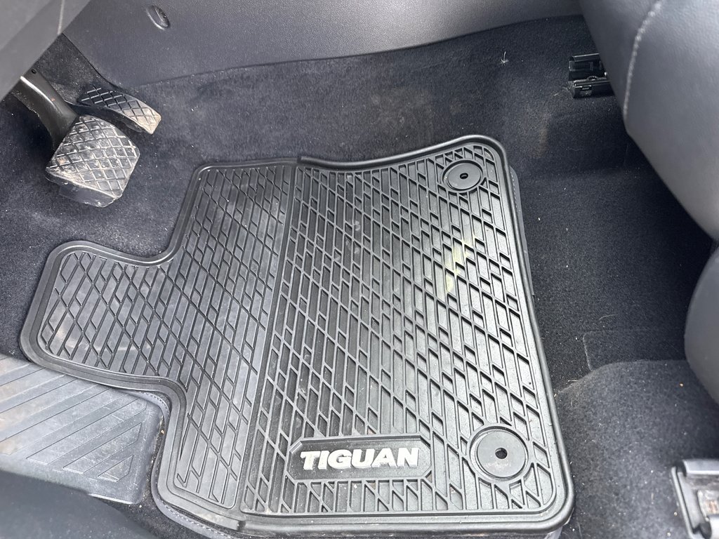 2019 Volkswagen Tiguan Comfortline w/ NAV & Moonroof in Sussex, New Brunswick - 13 - w1024h768px