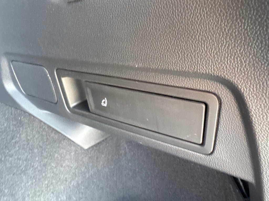 2019 Volkswagen Tiguan Comfortline w/ NAV & Moonroof in Sussex, New Brunswick - 37 - w1024h768px