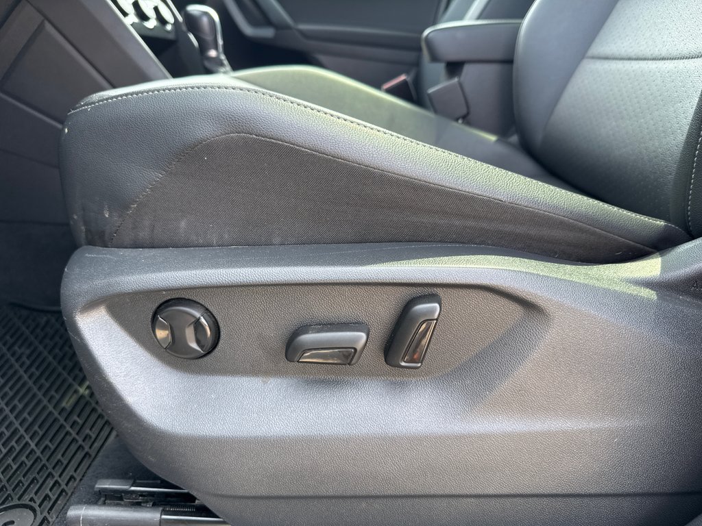 2019 Volkswagen Tiguan Comfortline w/ NAV & Moonroof in Sussex, New Brunswick - 14 - w1024h768px