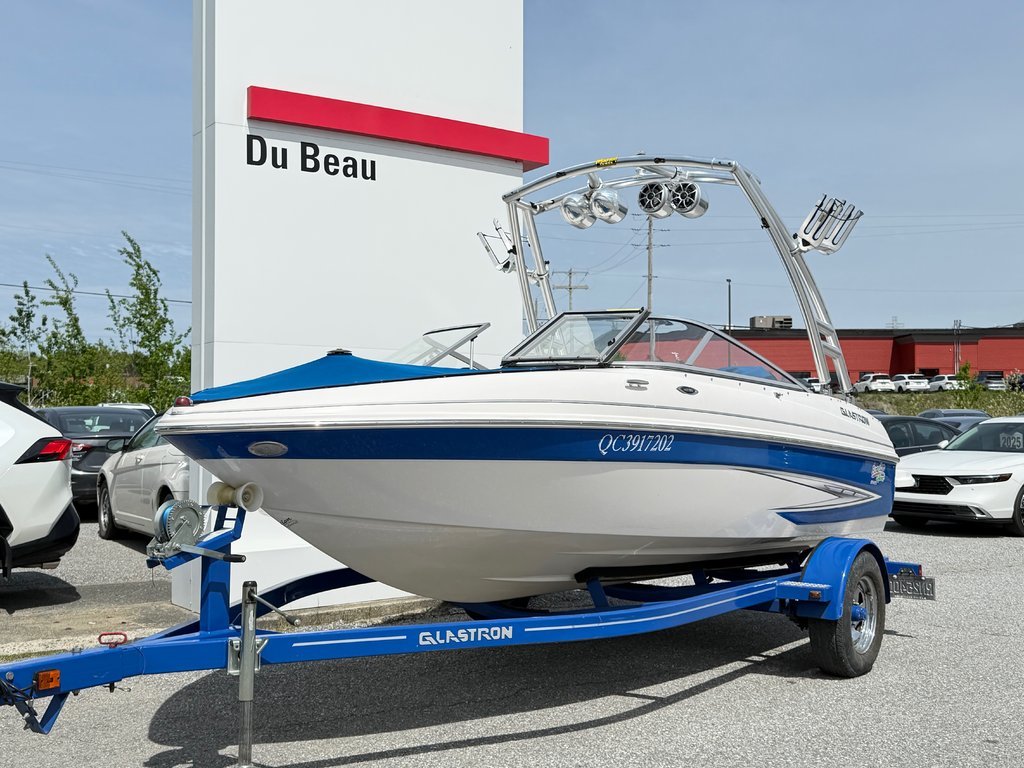 GLASTRON MX185 TOUR WAKEBOARD / IMPECCABLE / ENTRETIEN FAIT - CHANGEMENTS DES HUILES 2013 à Thetford Mines, Québec - 1 - w1024h768px