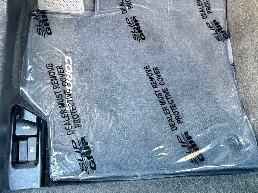 2021 Toyota COROLLA SE in Thetford Mines, Quebec - 44 - w1024h768px