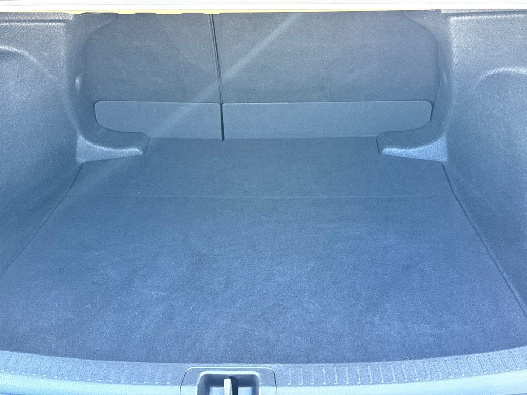 2021 Toyota COROLLA SE in Thetford Mines, Quebec - 50 - w1024h768px