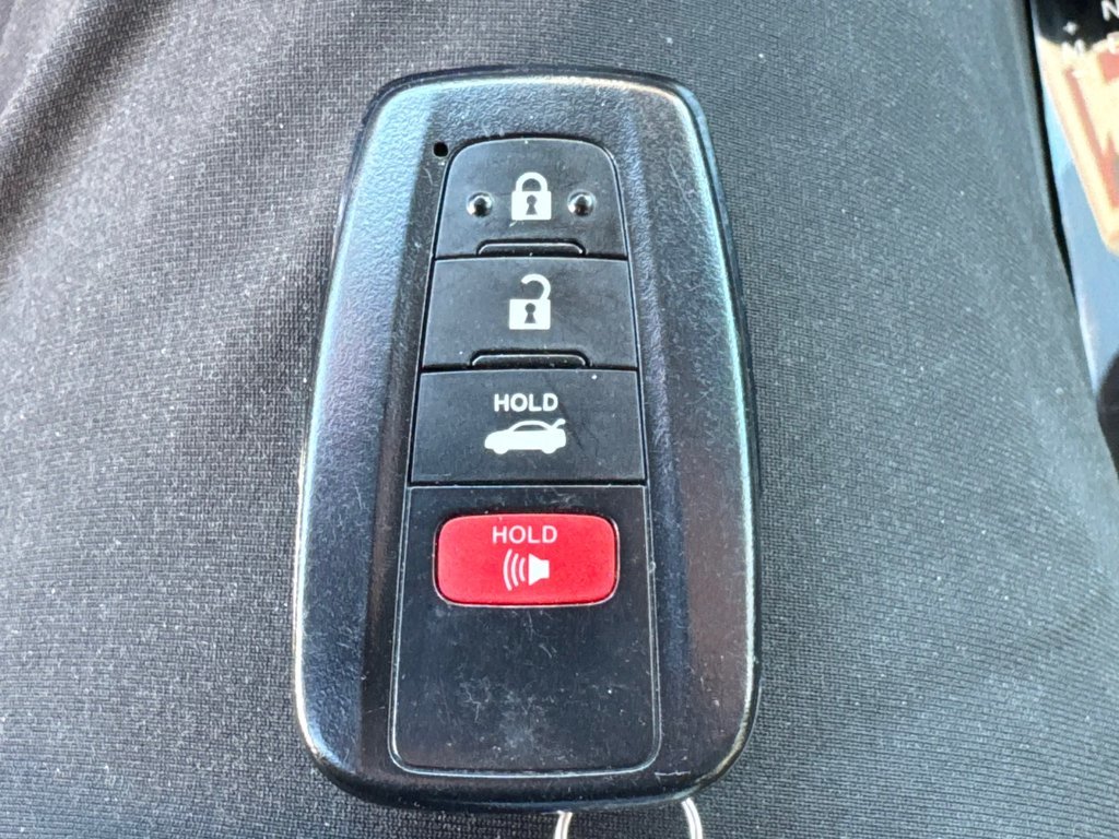 2021 Toyota COROLLA SE in Thetford Mines, Quebec - 45 - w1024h768px