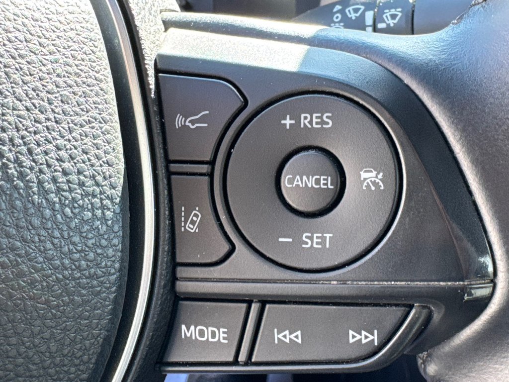 2021 Toyota COROLLA SE in Thetford Mines, Quebec - 31 - w1024h768px