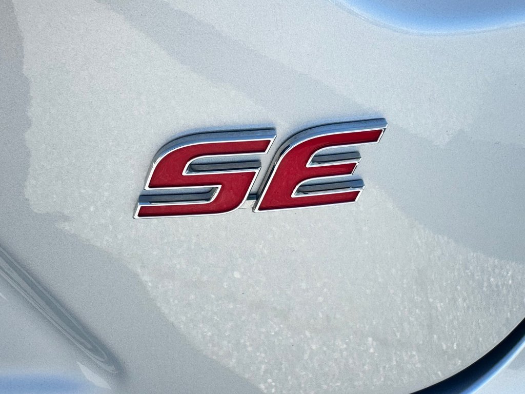 2021 Toyota COROLLA SE in Thetford Mines, Quebec - 12 - w1024h768px