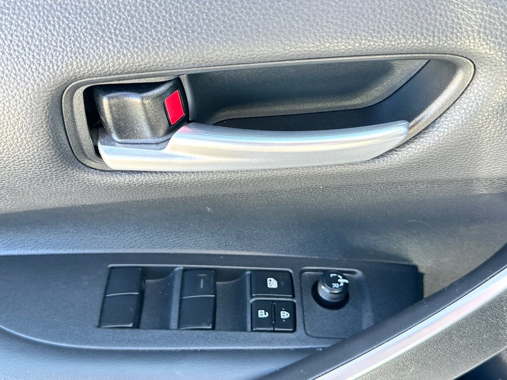 2021 Toyota COROLLA SE in Thetford Mines, Quebec - 22 - w1024h768px