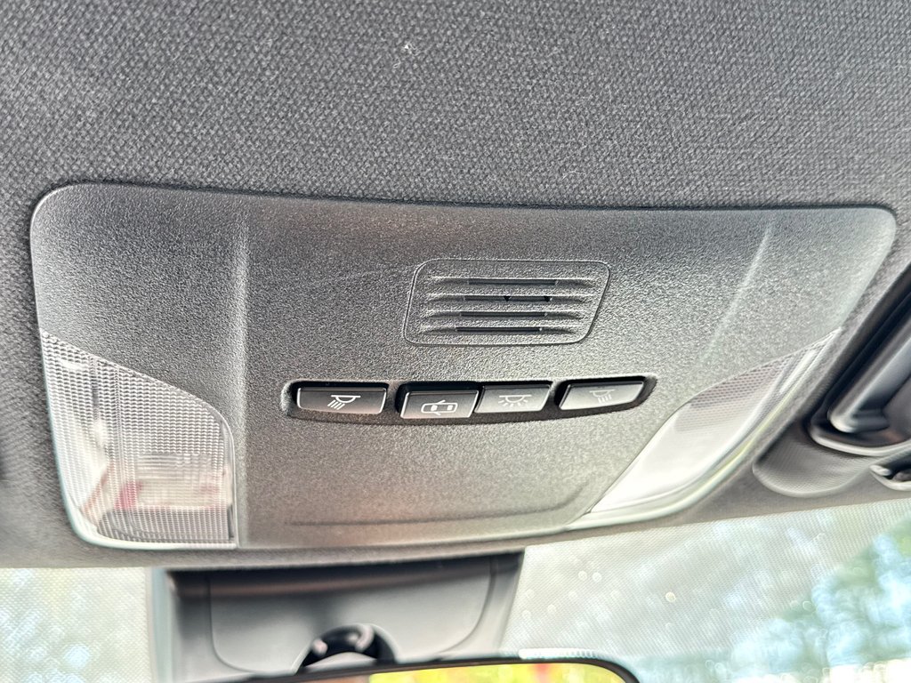 2021 Toyota COROLLA SE in Thetford Mines, Quebec - 35 - w1024h768px