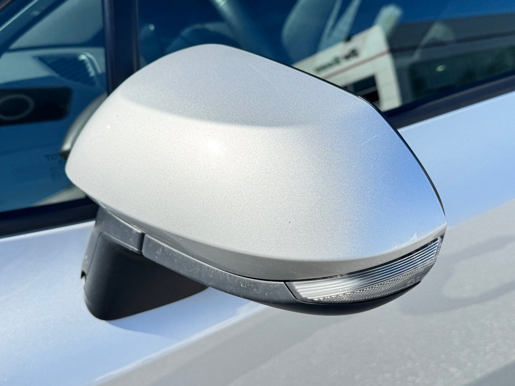 2021 Toyota COROLLA SE in Thetford Mines, Quebec - 17 - w1024h768px