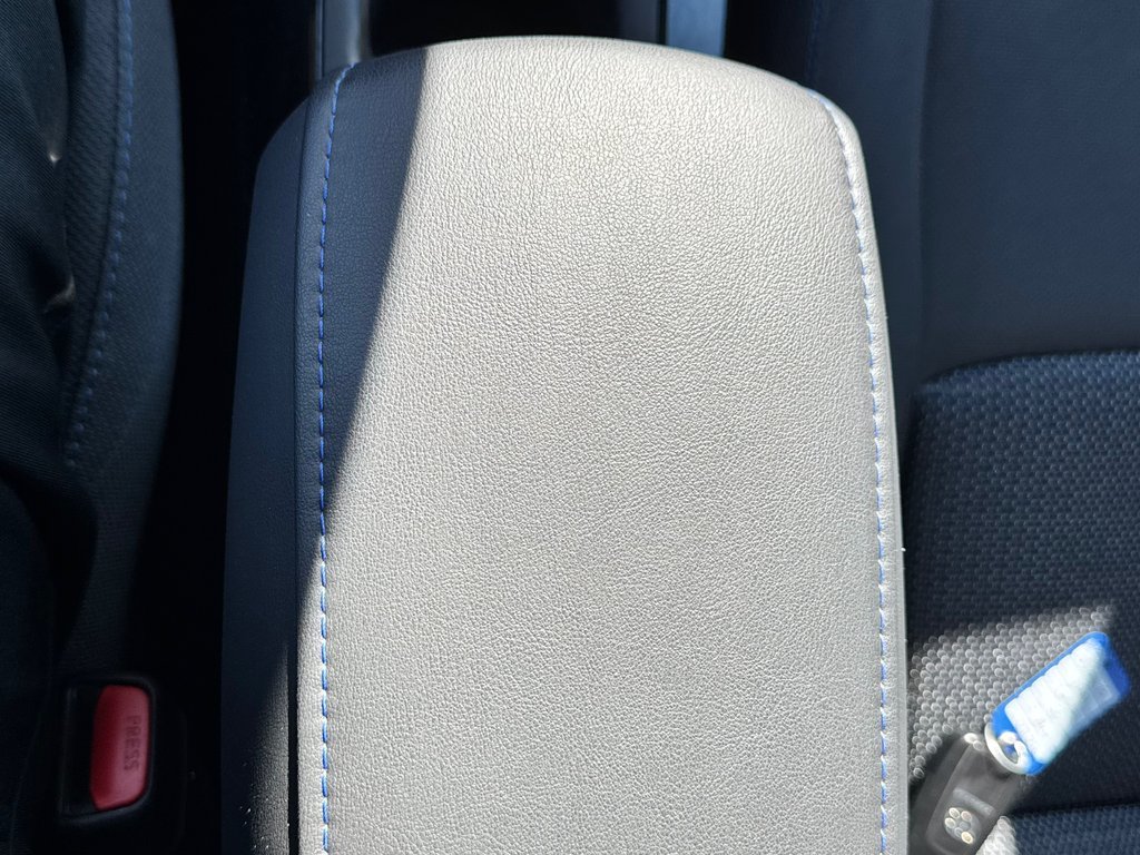 2021 Toyota COROLLA SE in Thetford Mines, Quebec - 37 - w1024h768px
