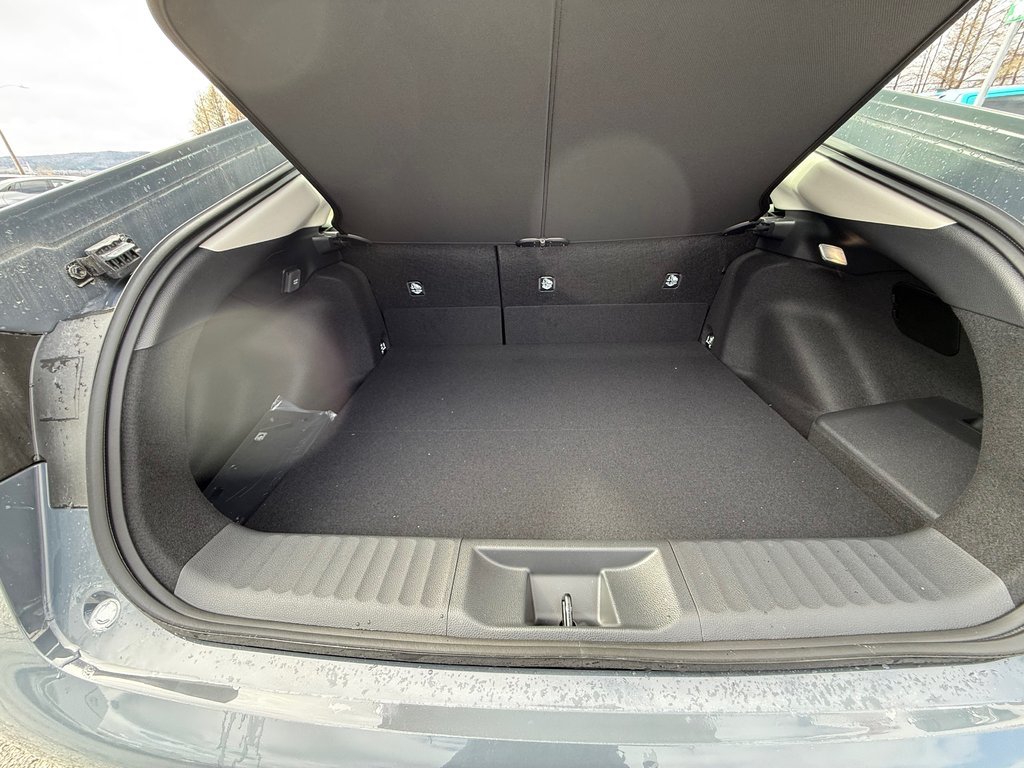 2026 Toyota Prius Plug-In Hybrid SE in Thetford Mines, Quebec - 36 - w1024h768px