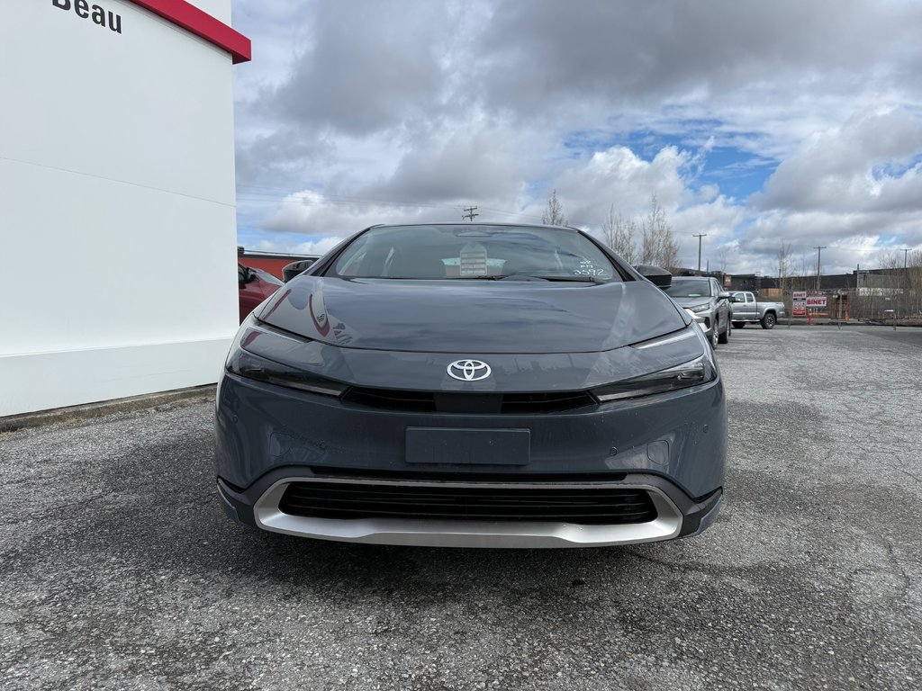 2026 Toyota Prius Plug-In Hybrid SE in Thetford Mines, Quebec - 2 - w1024h768px