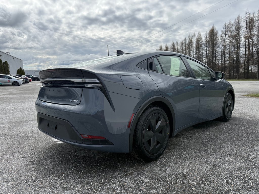 2026 Toyota Prius Plug-In Hybrid SE in Thetford Mines, Quebec - 5 - w1024h768px