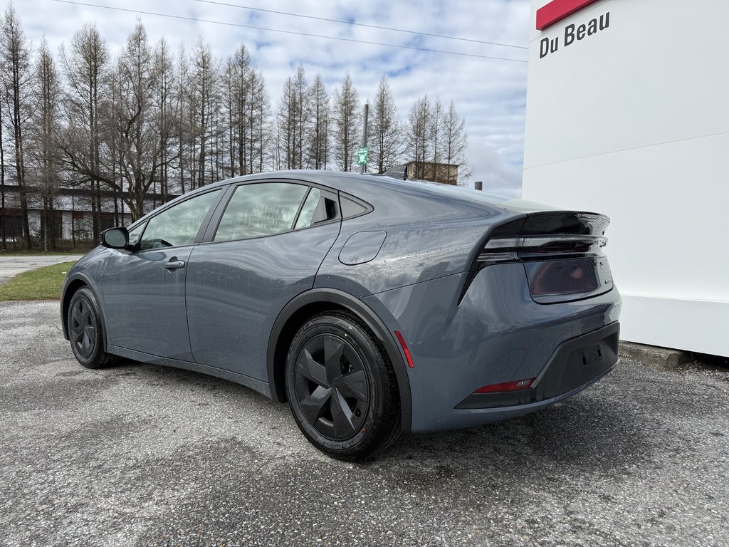 2026 Toyota Prius Plug-In Hybrid SE in Thetford Mines, Quebec - 7 - w1024h768px