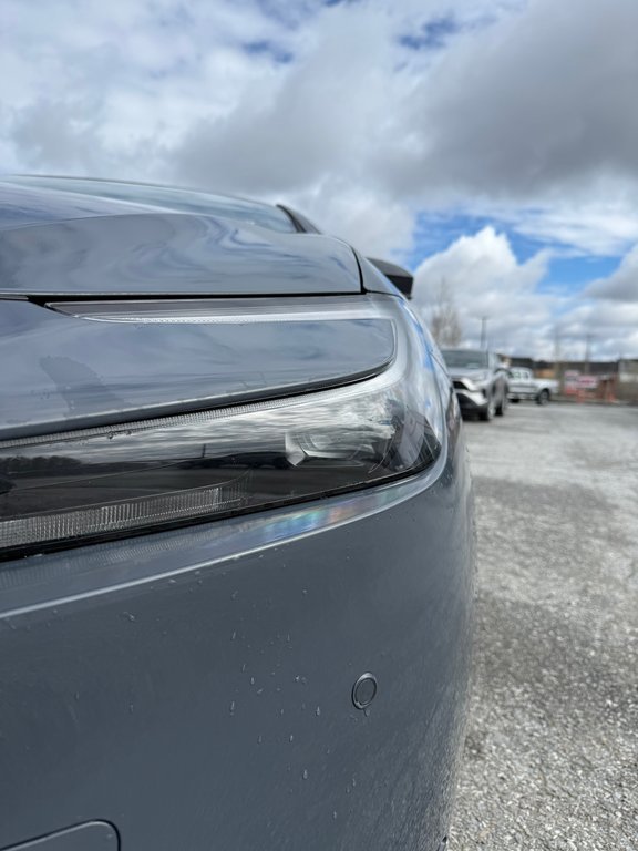 2026 Toyota Prius Plug-In Hybrid SE in Thetford Mines, Quebec - 10 - w1024h768px