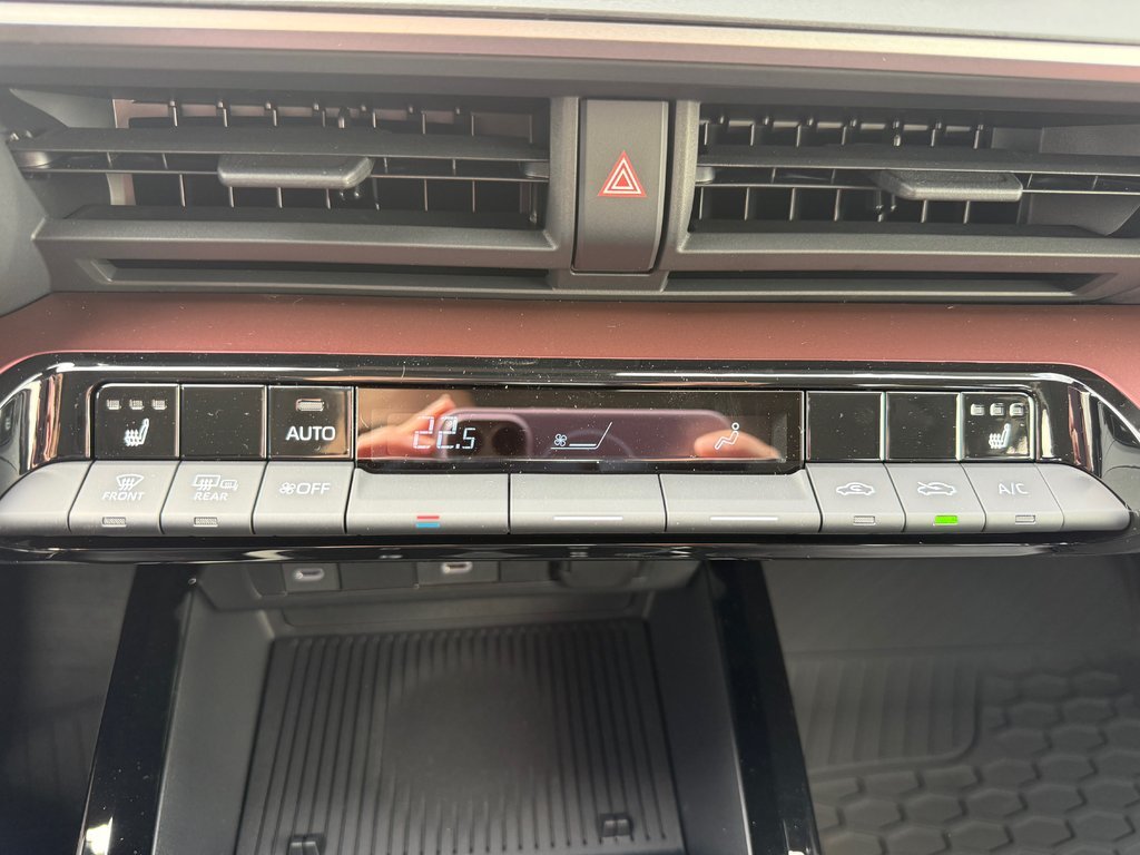 2026 Toyota Prius Plug-In Hybrid SE in Thetford Mines, Quebec - 28 - w1024h768px