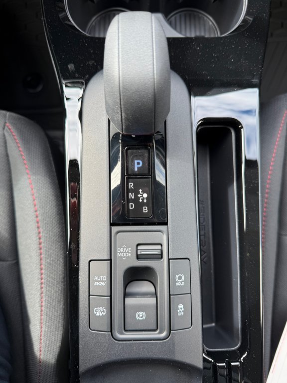 2026 Toyota Prius Plug-In Hybrid SE in Thetford Mines, Quebec - 32 - w1024h768px