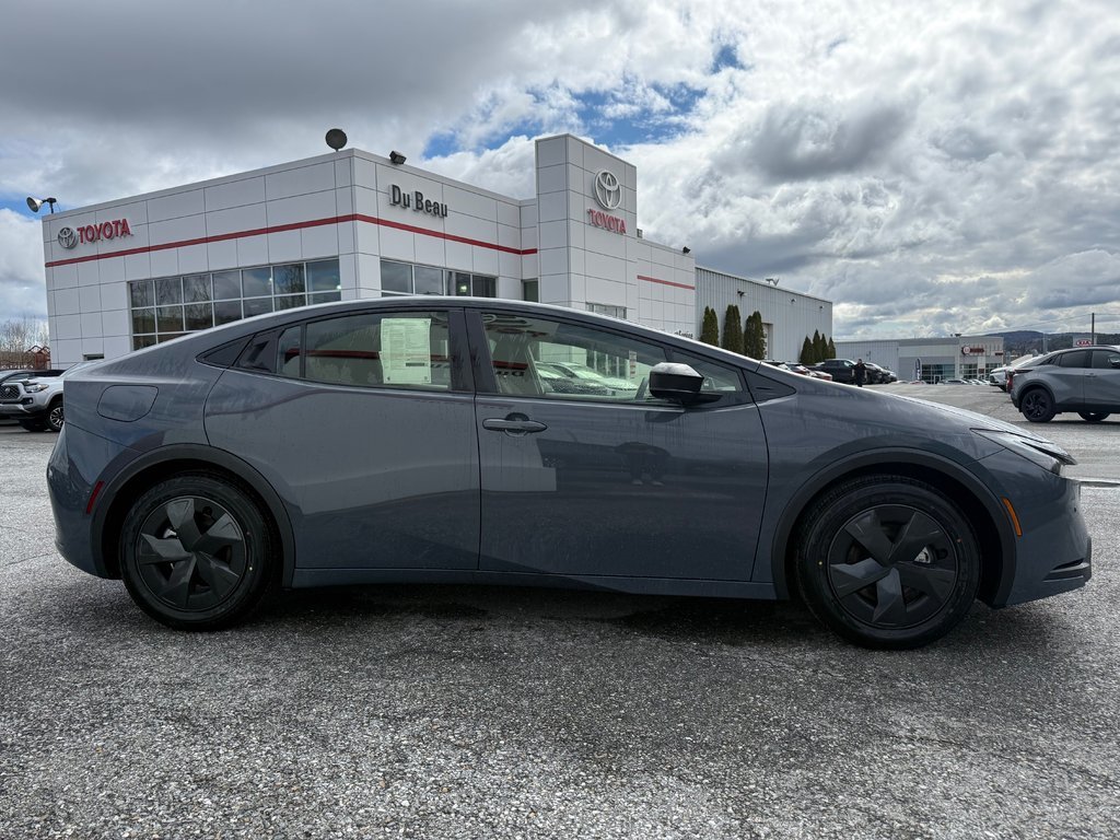 2026 Toyota Prius Plug-In Hybrid SE in Thetford Mines, Quebec - 4 - w1024h768px