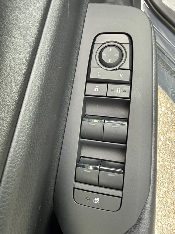 2026 Toyota Prius Plug-In Hybrid SE in Thetford Mines, Quebec - 18 - w1024h768px