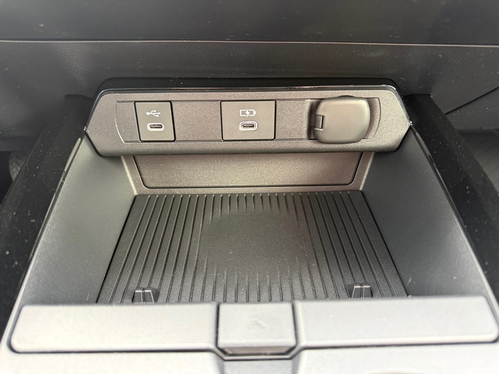 2026 Toyota Prius Plug-In Hybrid SE in Thetford Mines, Quebec - 29 - w1024h768px