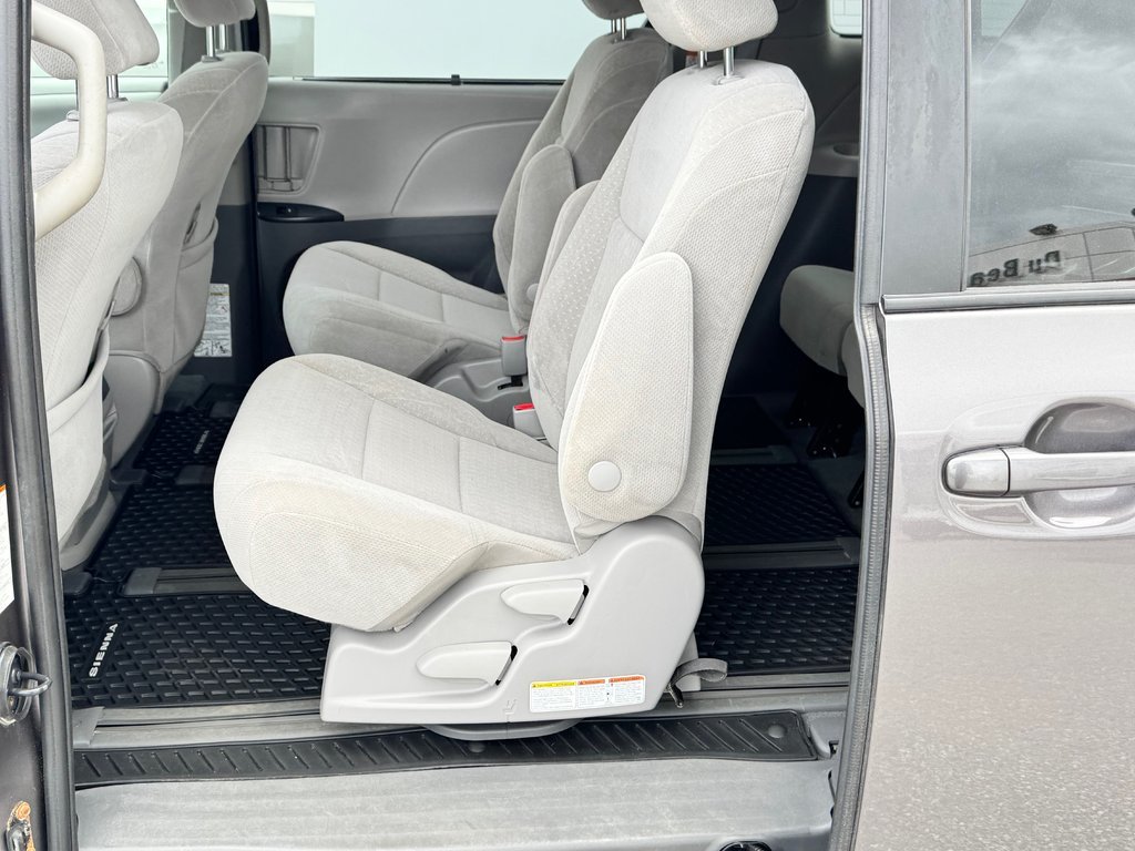 Toyota Sienna LE AWD / INSPECTER / PRÊTE POUR L'AVENTURE / 7 PASSAGERS 2020 à Thetford Mines, Québec - 48 - w1024h768px