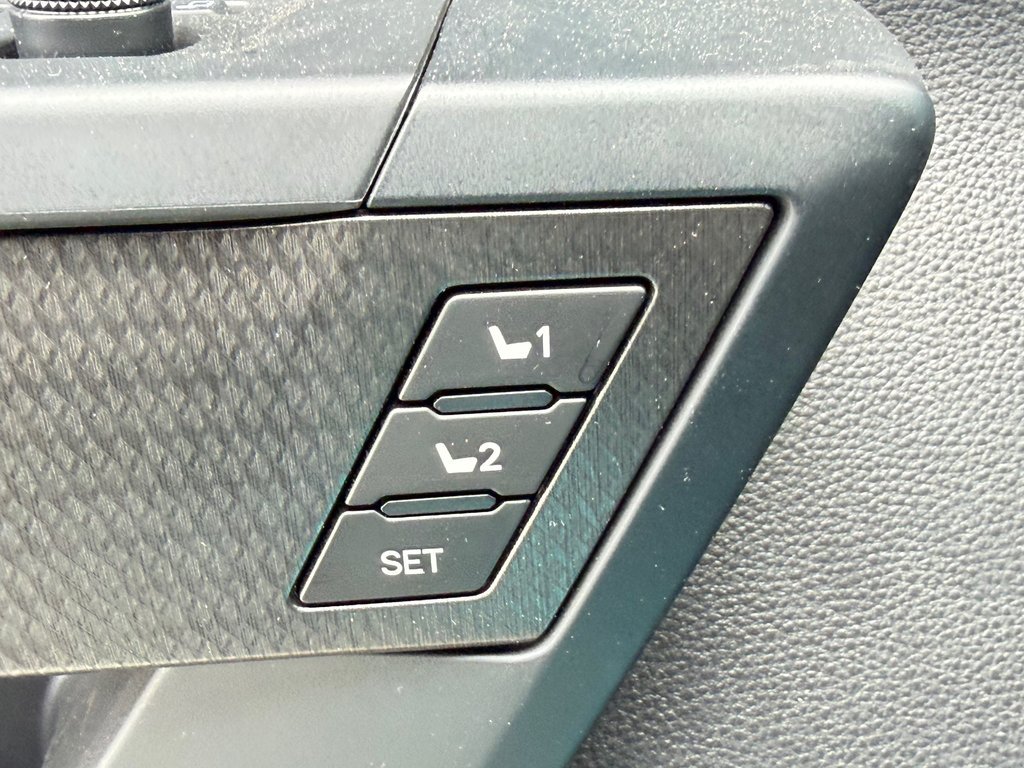 2026 Toyota Tundra Limited Hybrid in Thetford Mines, Quebec - 38 - w1024h768px