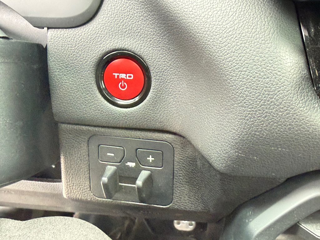 2026 Toyota Tundra Limited Hybrid in Thetford Mines, Quebec - 49 - w1024h768px