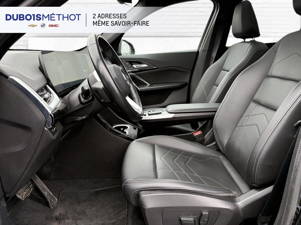 BMW X1 xDrive28i, AWD, CUIR, TOIT !!! 2025 à Plessisville, Québec - 14 - w1024h768px