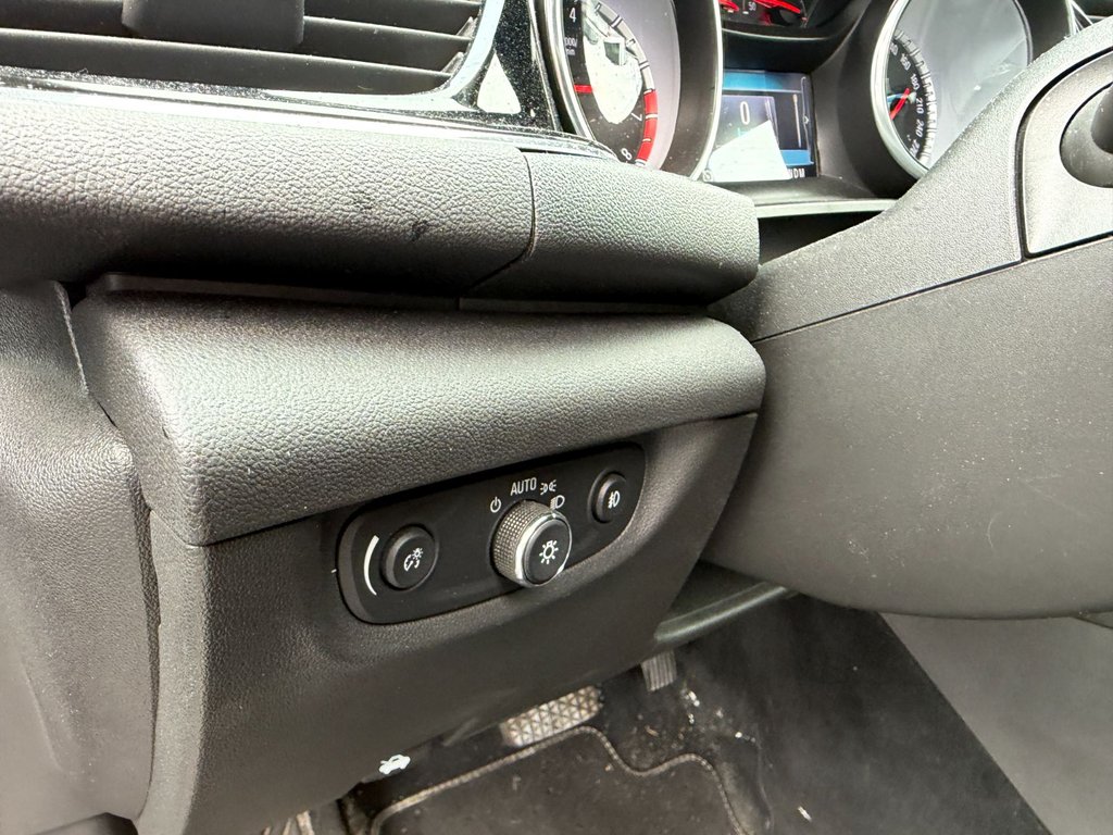2018 Buick Regal Sportback in Victoriaville, Quebec - 22 - w1024h768px