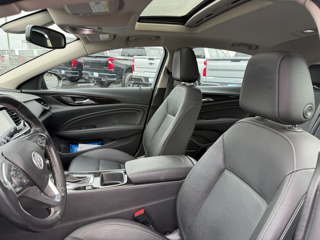 2018 Buick Regal Sportback in Victoriaville, Quebec - 17 - w1024h768px